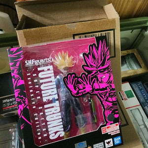 SHF 미래트랭크스 슈퍼사이어인 팝니다. 1/12 액션피규어