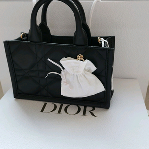 디올 북토트레더미니 새상품