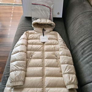 (거의새것)몽클레어 여성패딩 글레멘츠 2싸이즈 판매해요