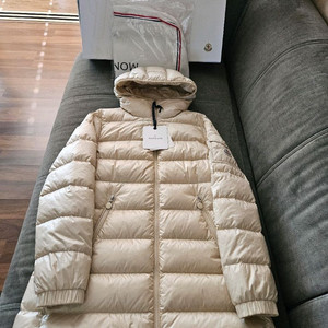 (거의새것)몽클레어 여성패딩 글레멘츠 2싸이즈 판매해요