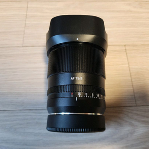 티티아티산 af 75mm f2 소니용 렌즈 팝니다.