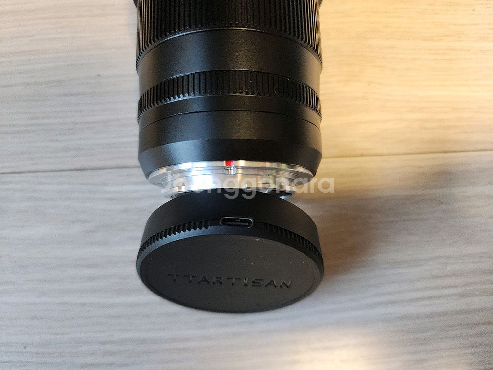 티티아티산 af 75mm f2 소니용 렌즈 팝니다.--3