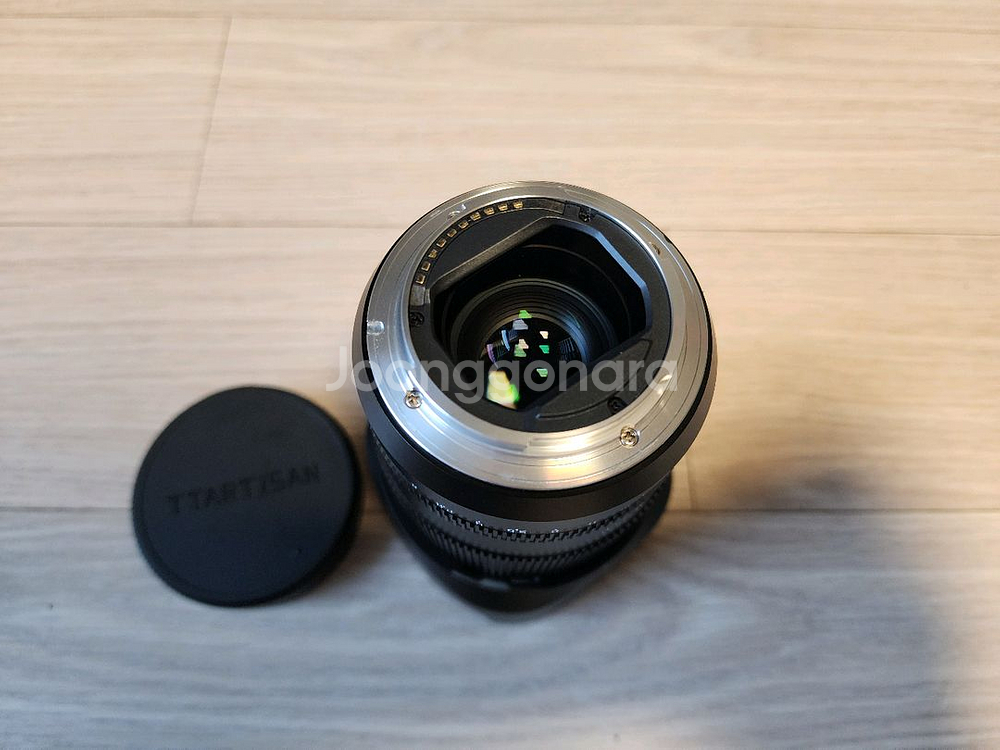 티티아티산 af 75mm f2 소니용 렌즈 팝니다.--5