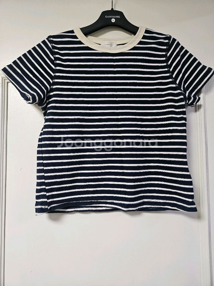 피그먼트 네이비 스트라이프 크롭 반팔티셔츠 편의점 반값 택포 7천원--0