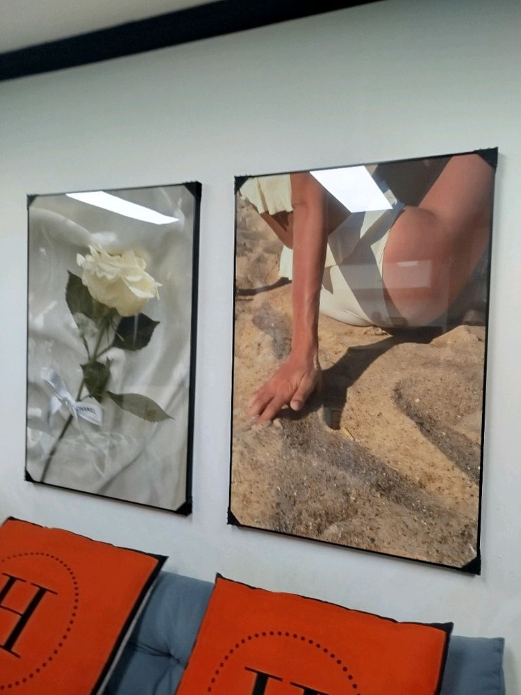 샤넬 해변여인 감성 선물 대형 그림액자 그림 액자 팝아트 인테리어소품 명품그림 명품액자 꽃 곰인형 콜라보 인테리어--4