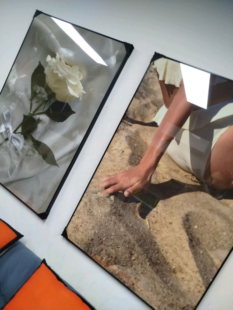 샤넬 장미 해변 여인 감성 대형 그림액자 그림 액자 팝아트 인테리어소품 명품그림 명품액자 꽃 곰인형 콜라보 인테리어--6