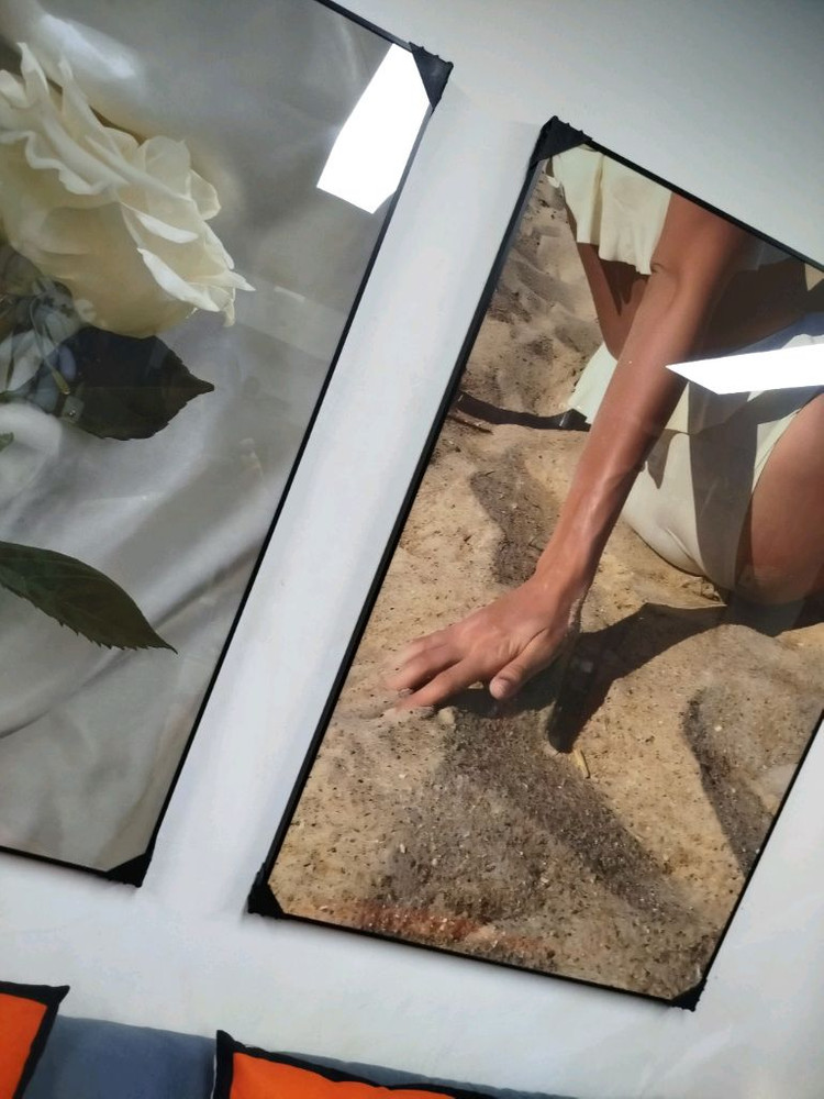 샤넬 장미 해변 여인 감성 대형 그림액자 그림 액자 팝아트 인테리어소품 명품그림 명품액자 꽃 곰인형 콜라보 인테리어--9