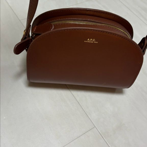 a.p.c 아페쎄 하프문백 데미룬 미니백 택포