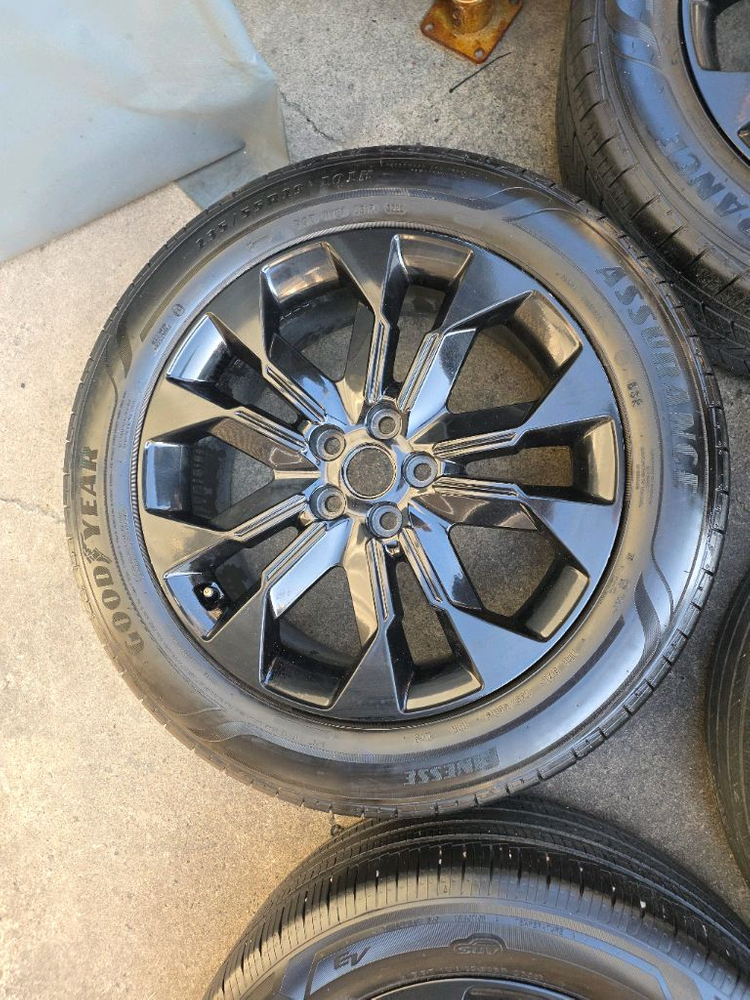 카니발 올뉴 더뉴 KA4 순정 19인치 휠 타이어--2