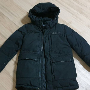 디스커버리 아동 패딩 150사이즈 블랙 색상입니다(모자 포함)