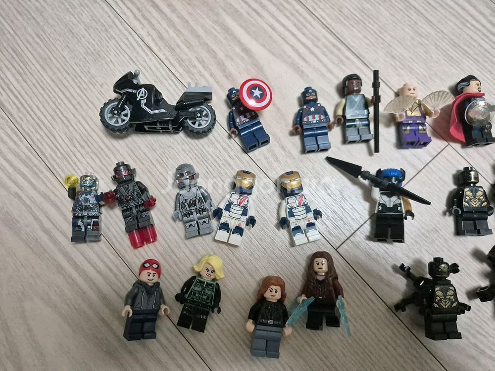 마블 어벤져스 미니피규어 팝니다--1