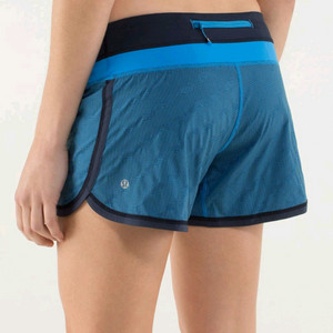 룰루레몬 Groovy Run Short 4 사이즈 반바지