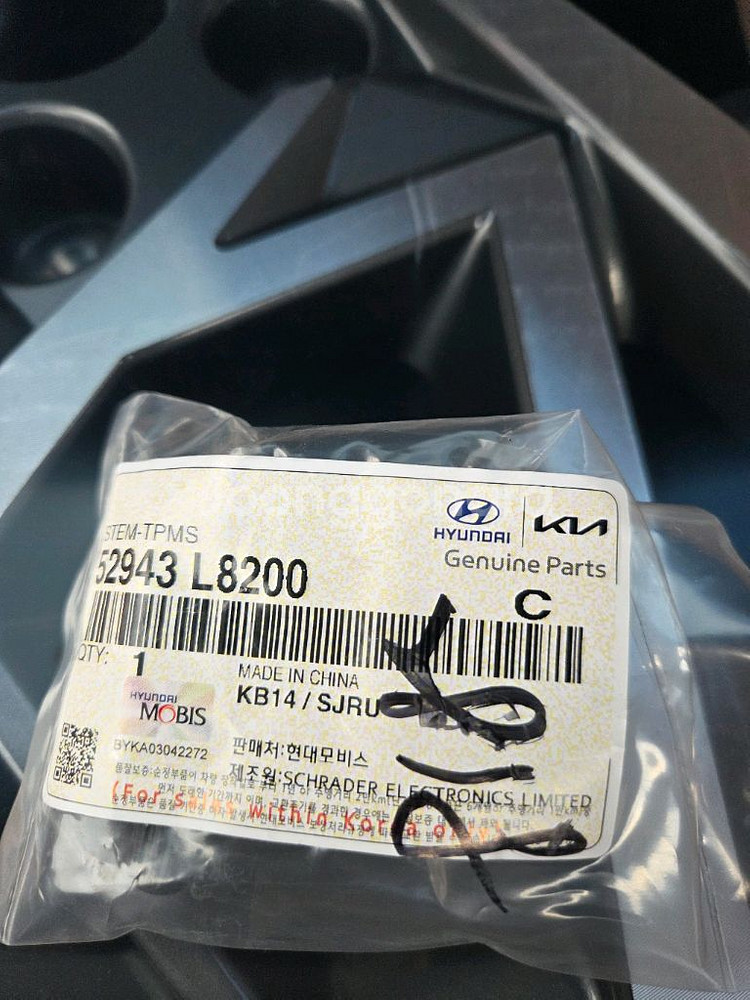 신형그랜져 18인치휠, 스노우타이어 각1개 싸게 급처합니다--1