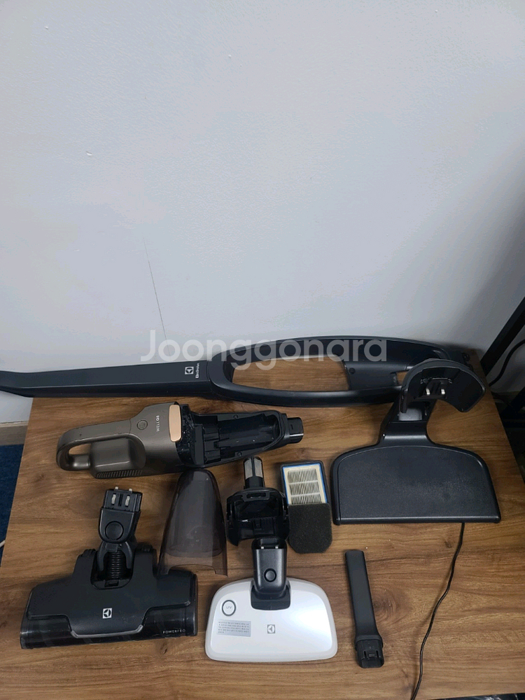 일렉트로룩스 무선청소기 WQ81-3OMBF(거의A급,세척및청소완,삼성배터리 교체>1시간30분연속작동.UV베드노즐)--1