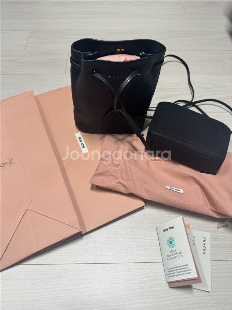 미우미우 나파가죽 미니백--1