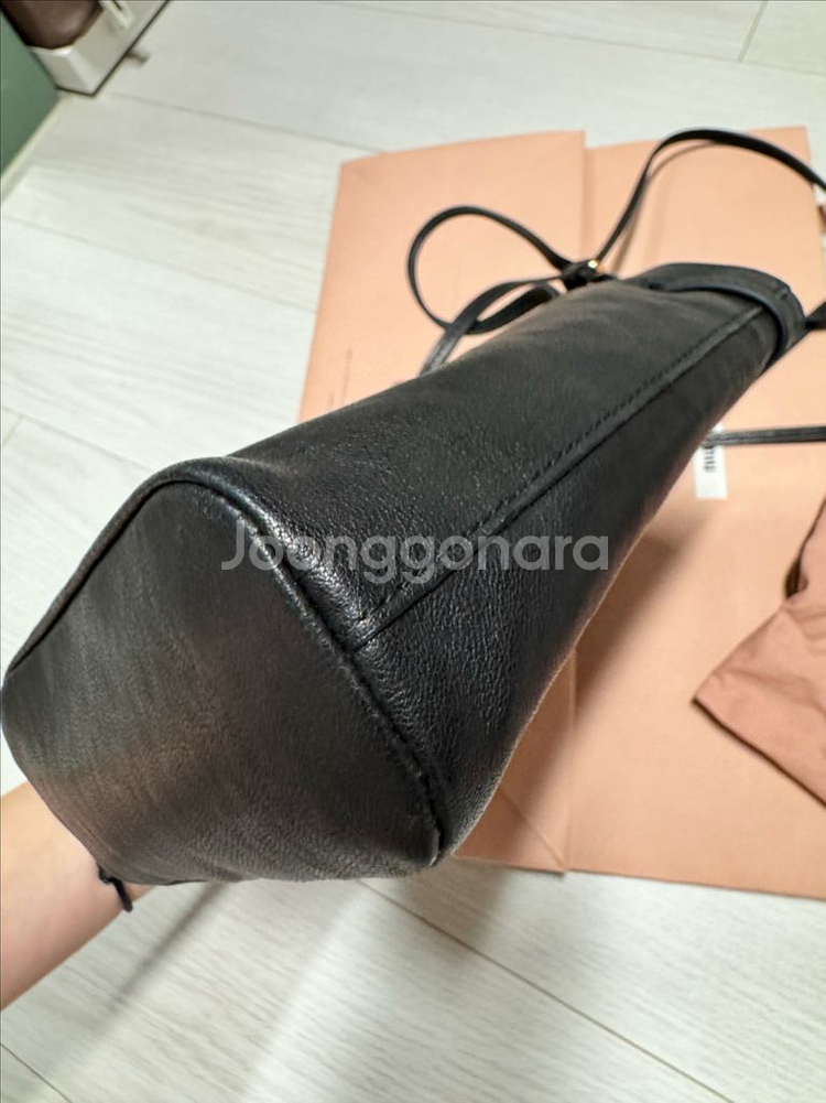 미우미우 나파가죽 미니백--4