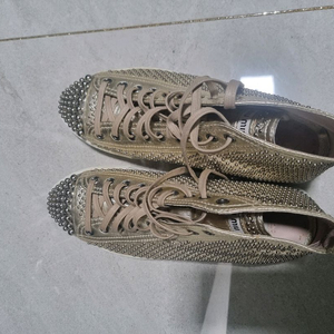 미우미우 스니커즈 이미지