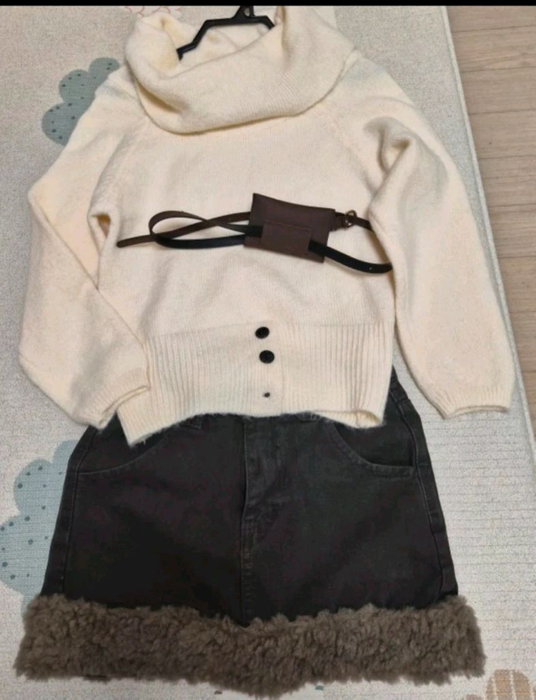 터들넥 니트 상의 ,속바지 스커트 ,나시 일괄.--0