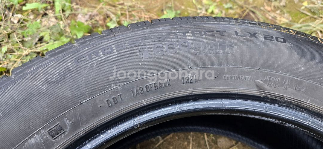 컨티넨탈 255/55R20 타이어 2개 팝니다.--1