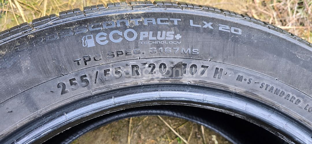 컨티넨탈 255/55R20 타이어 2개 팝니다.--2