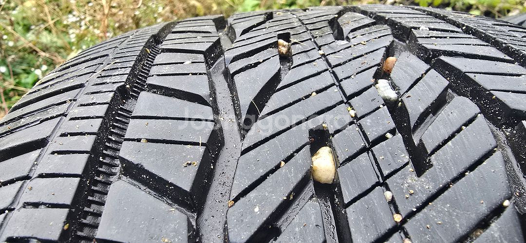 컨티넨탈 255/55R20 타이어 2개 팝니다.--4