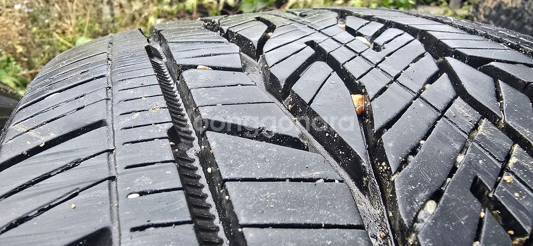 컨티넨탈 255/55R20 타이어 2개 팝니다.--5