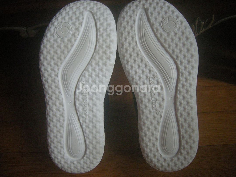 르무통225사이즈+사은품 나이키양말/나이키조던acg아노락 아디다스 러닝조깅캠핑요가자전거배낭여행 화정품향수 아이폰--4