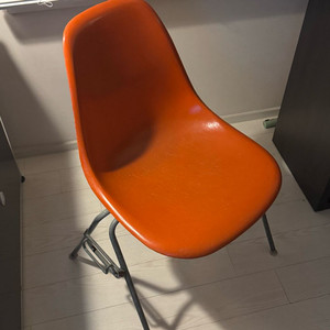 허먼밀러 파이버글라스 빈티지 의자 오렌지컬러