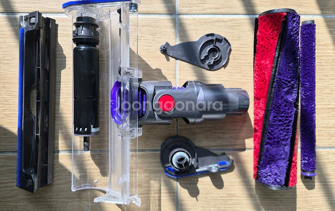 깨끗하게 세척한 다이슨 무선 청소기 V10(롱버전) 풀세트(42분 연속동--7