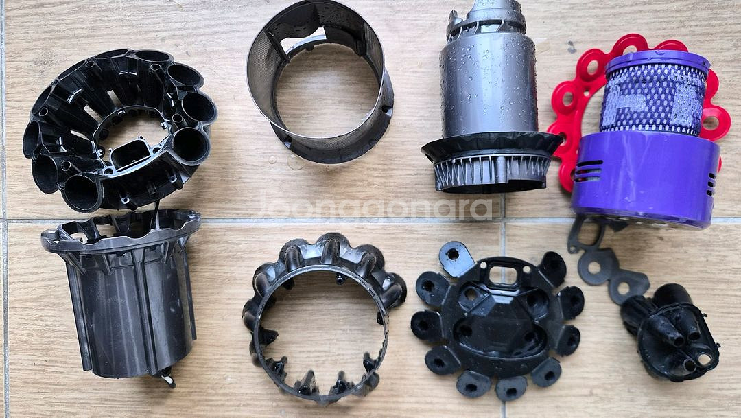 깨끗하게 세척한 다이슨 무선 청소기 V10(롱버전) 풀세트(42분 연속동--8