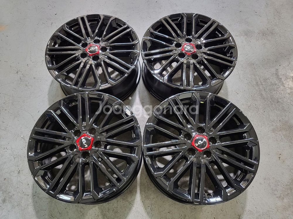 더뉴 K3 GT 18인치 블랙휠 순정휠 중고휠--1