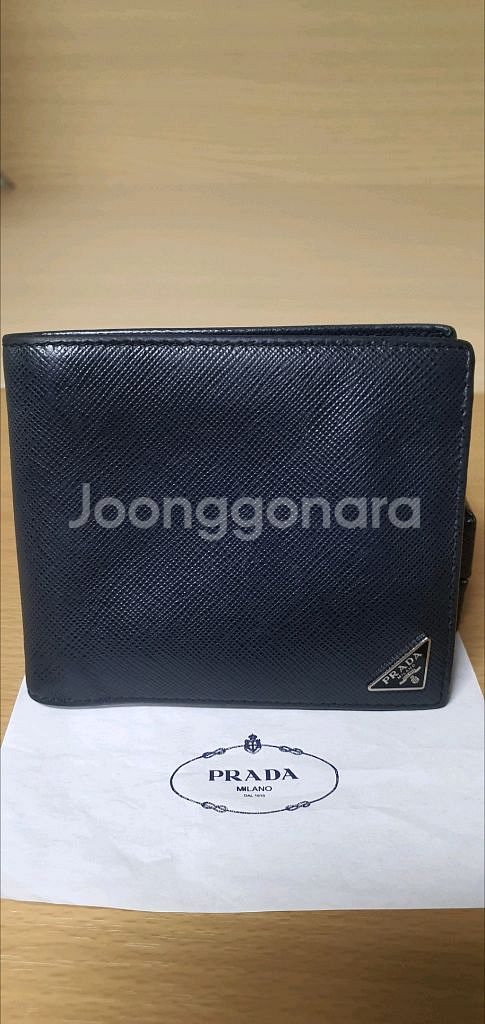 프라다 사피아노 삼각로고 반지갑 정품A급(감정O)구찌루이비통디올고야드샤넬셀린느보테가생로랑--1