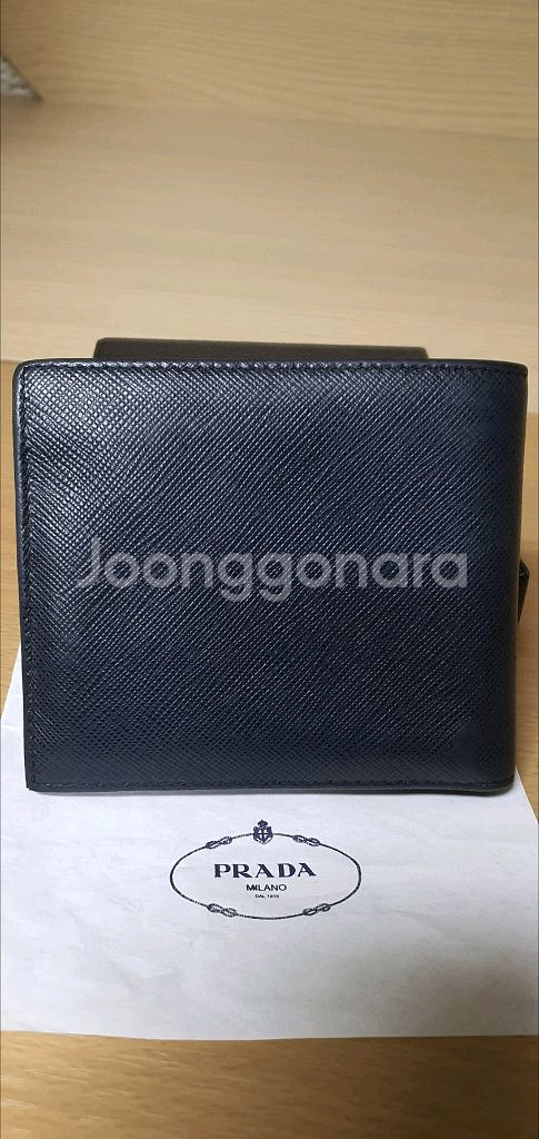 프라다 사피아노 삼각로고 반지갑 정품A급(감정O)구찌루이비통디올고야드샤넬셀린느보테가생로랑--2