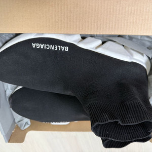 발렌시아가 니트 스니커즈