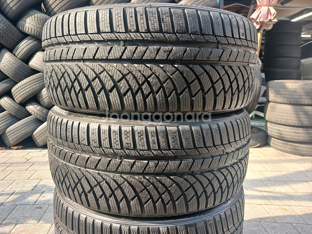 245 40 19 금호타이어 (윈터타이어) 두개 판매합니다--1