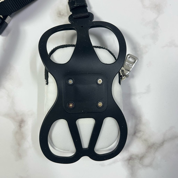 새상품 프라다 리나일론 폰홀더 케이스 스트랩 지갑 파우치 화이트 이미지