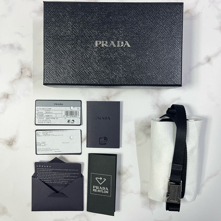 새상품 프라다 리나일론 폰홀더 케이스 스트랩 지갑 파우치 화이트 이미지