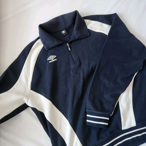 엄브로 네이비 맨투맨 100사이즈