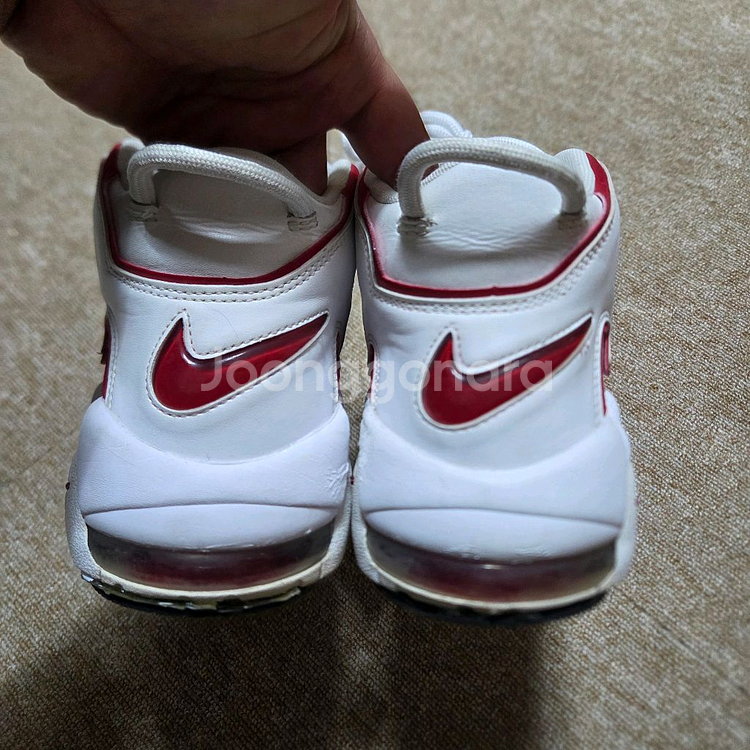(270) 나이키 에어 모어 업템포 바시티레드--4