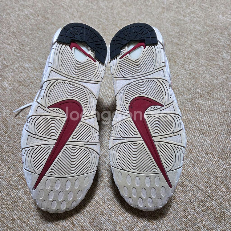 (270) 나이키 에어 모어 업템포 바시티레드--5