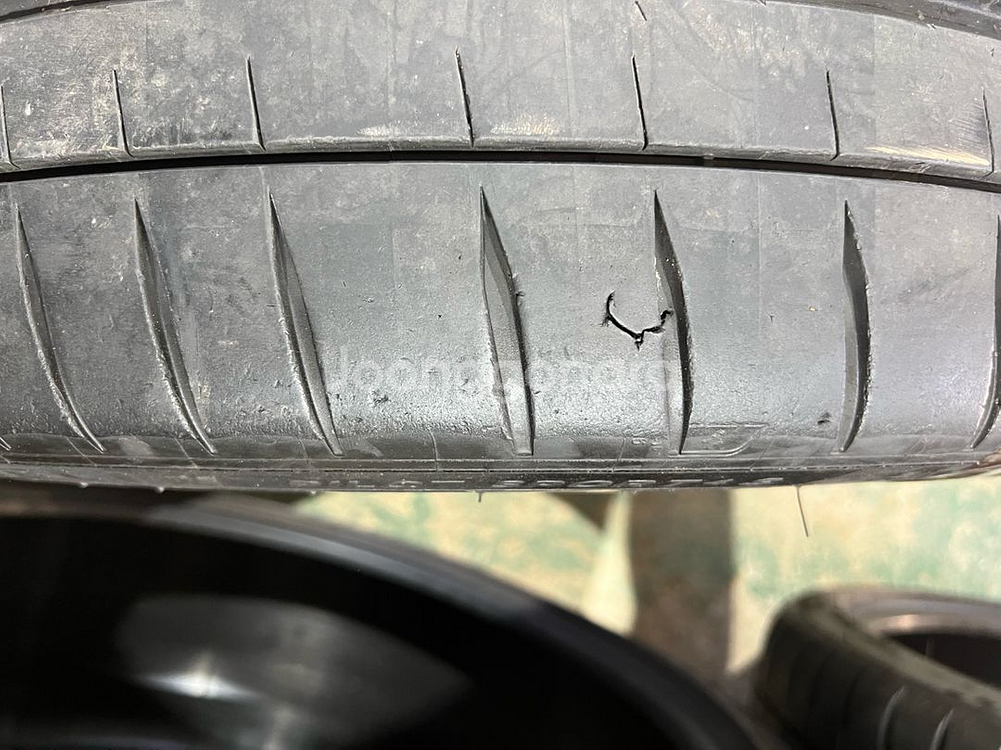 미쉐린 ps4s 245 35 19 한짝입니다--5