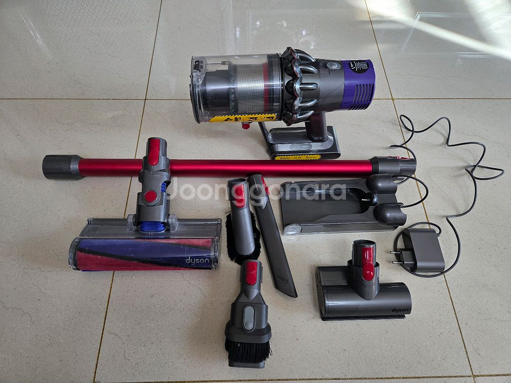 다이슨 V10 무선 청소기 판매합니다.--0