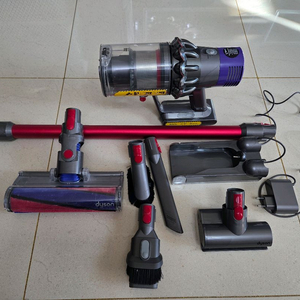 다이슨 V10 무선 청소기 판매합니다.