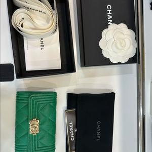 샤넬 보이 똑딱이 카드지갑 그린