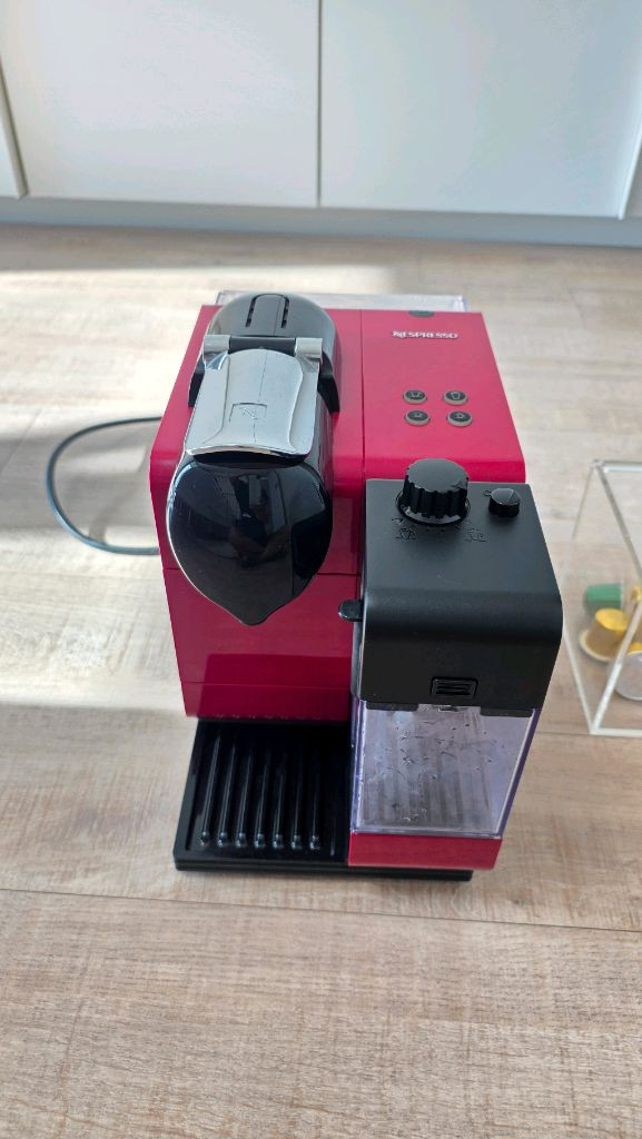 네스프레소 커피머신 라티시마 f411 이미지