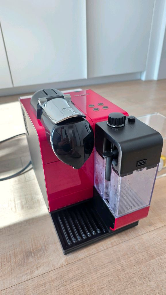 네스프레소 커피머신 라티시마 f411 이미지