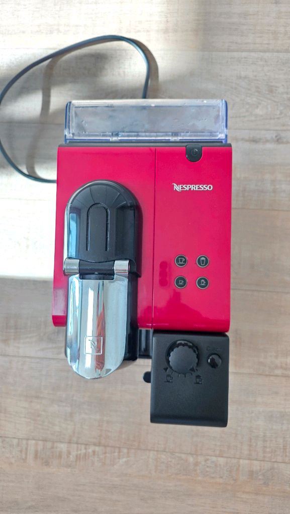 네스프레소 커피머신 라티시마 f411 이미지