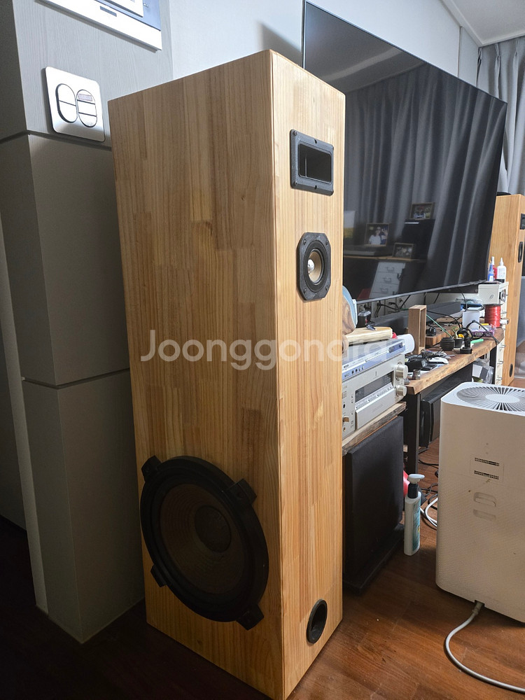 자작 원목 플로어스탠딩 스피커 한 쌍입니다--2
