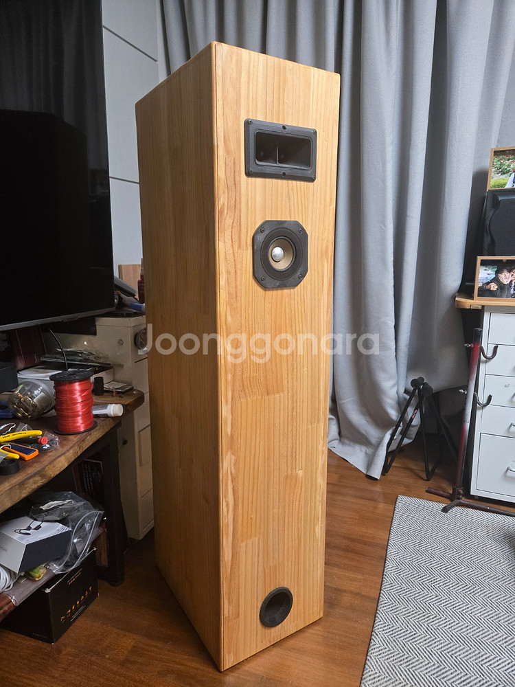 자작 원목 플로어스탠딩 스피커 한 쌍입니다--5
