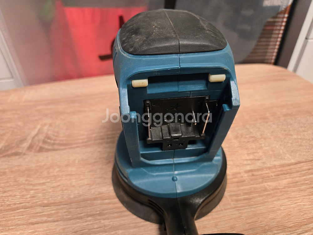 마키다 무선 샌딩기(DBO180Z) 베어툴 팝니다--1